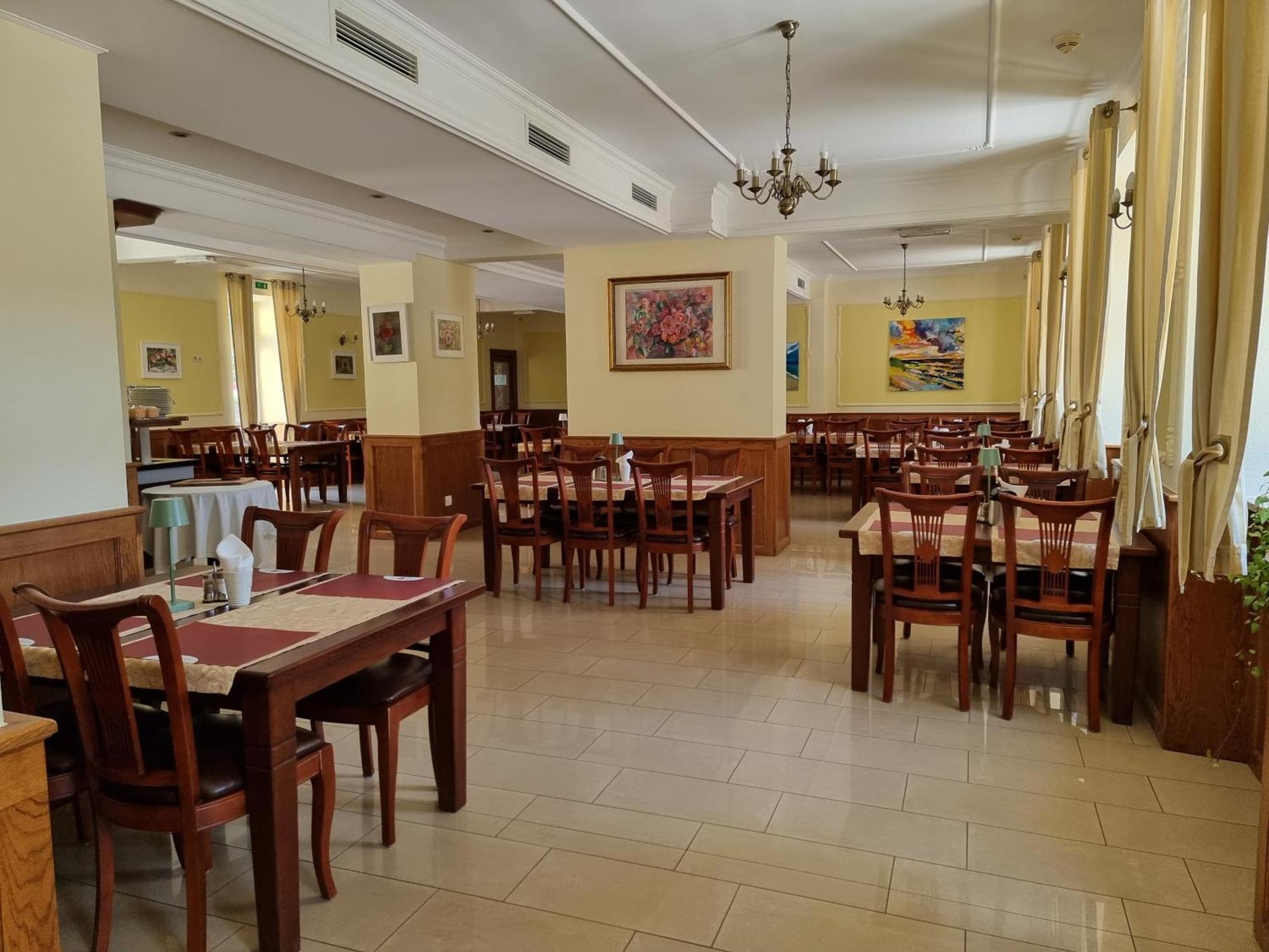 卢卡宫酒店 Zakrzów 外观 照片