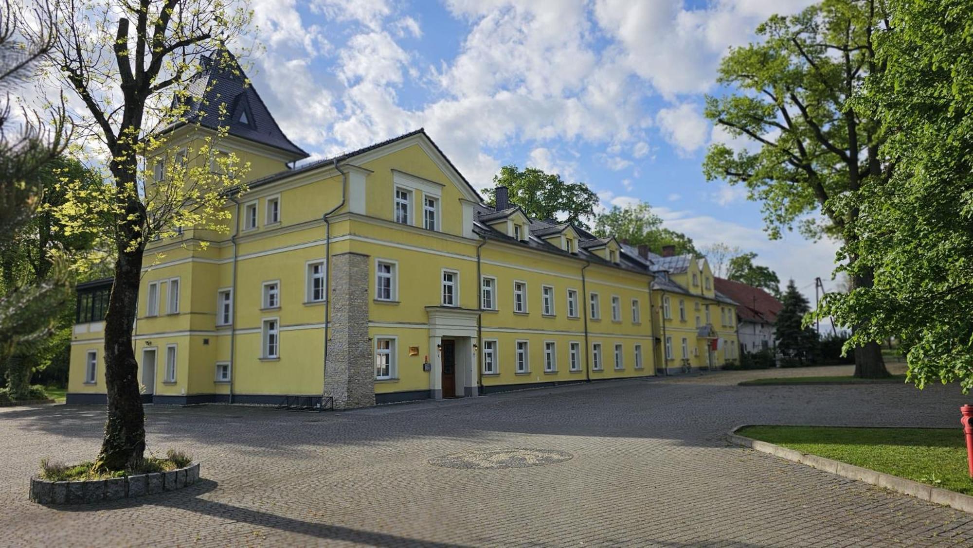 卢卡宫酒店 Zakrzów 外观 照片