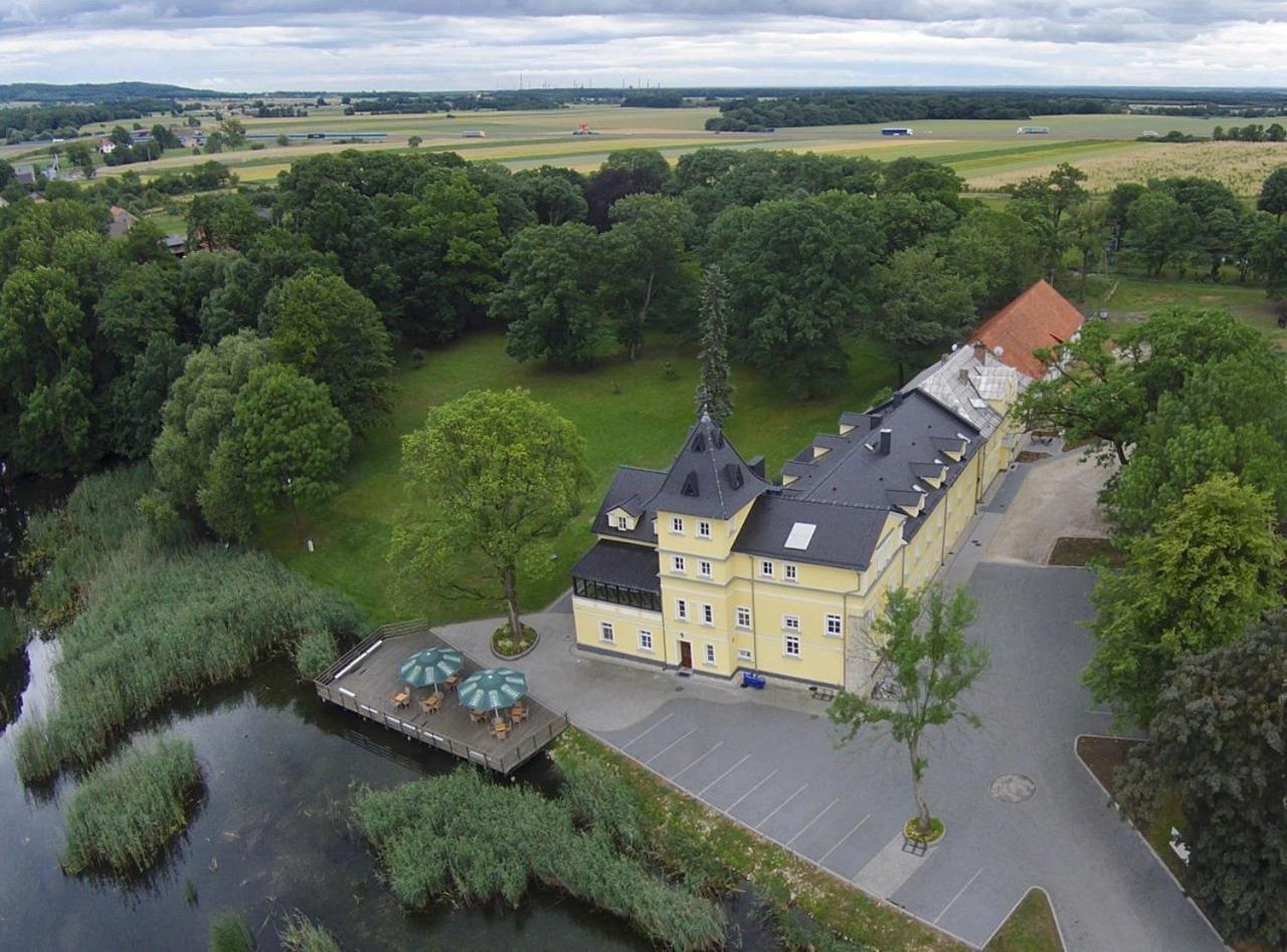 卢卡宫酒店 Zakrzów 外观 照片