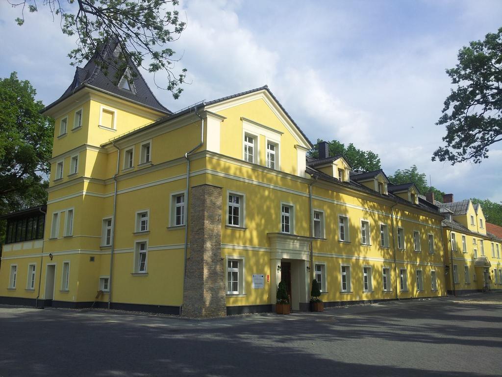卢卡宫酒店 Zakrzów 外观 照片
